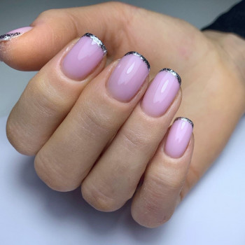 Французський манікюр
                    Салон красоты Wizard Киев