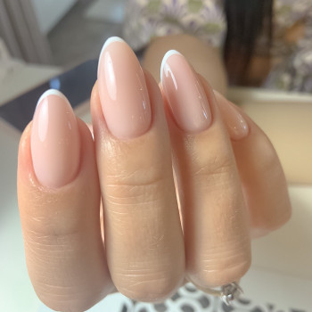 Французський манікюр
                    Салон красоты Wizard Киев