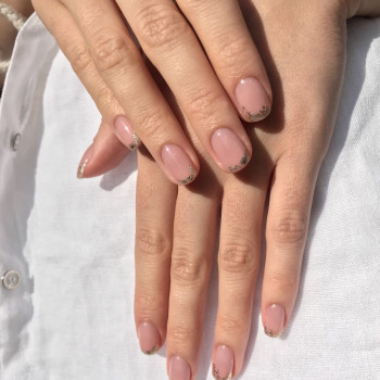 Французський манікюр
                    Салон красоты Wizard Киев