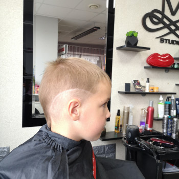 Мужская стрижка
                    Перукар Анна Хмельницький