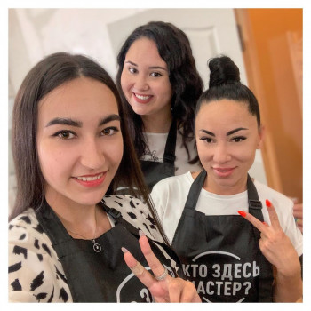 Победила в летнем сезоне шоу "Кто здесь мастер?"
Смотрите на