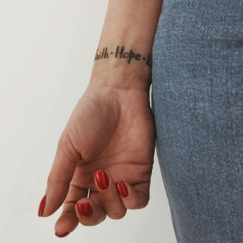 маникюр, тату