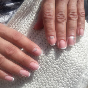 Маникюр, покрытие гель-лак
                    Майстер манікюру Елена Полтава