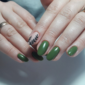 Маникюр, покрытие гель-лак
                    Майстер манікюру Елена Полтава