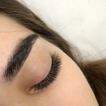 Поресничное наращивание нижних и верхних ресниц
                    Визажист Сандра Круговых Харьков