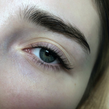 Поресничное наращивание нижних и верхних ресниц
                    Визажист Сандра Круговых Харьков