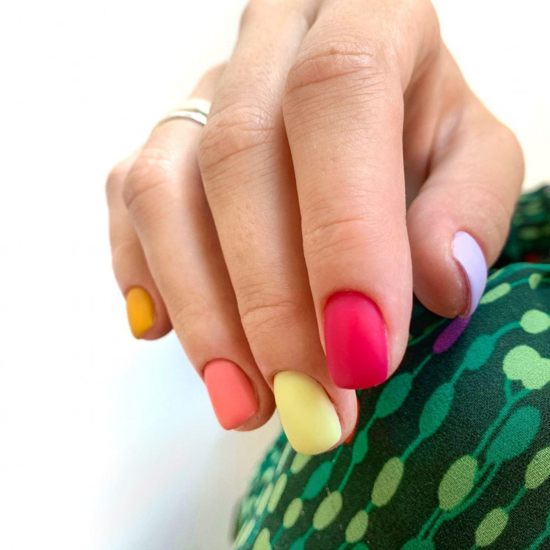 Укрепление гелем и покрытие гель-лаком, фото -  Pomaranch studio