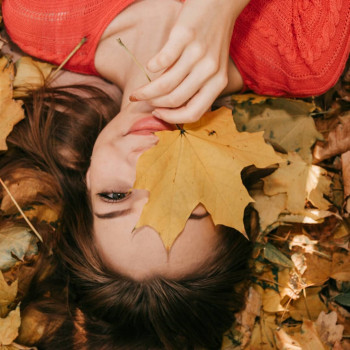 Осіння фотосесія у листі, фото - Фотограф Виктория Романика