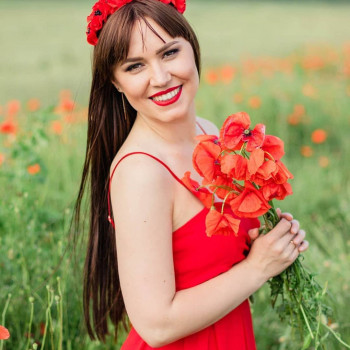 Фотосессия на природе в поле с букетом, фото -  