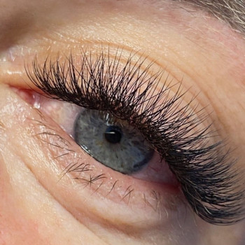 Наращивание ресниц
                    Парикмахер-колорист Алена Одесса