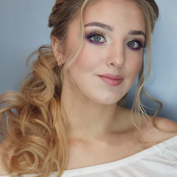 Макияж и причёска для выпускниц
                    Визажист Татьяна Харьков