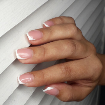 Манікюр, зняття попереднього покриття, покриття новим
                    Майстер манікюру Марина Луценко Чернівці