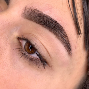 Корекція темно-корисневою фарбою Levissime