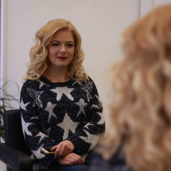 татуаж губ, жіноча зачіска