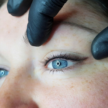 Стрілка класична, міжвійка та стрілка з розтушовкою
                    Викладач курсів краси Вікторія Яремчук Львів