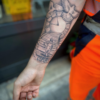 Сеанс тату. Сеанс татуювання. Tattoo session
                    Тату салон Black Smith Tattoo Луцк