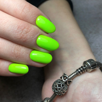 Яскравий манікюр салатовий неоновий, фото - Салон краси Конфеті