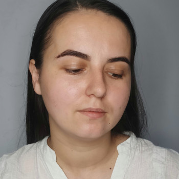 Корекція і фарбування брів
                    Визажист Катерина Львов