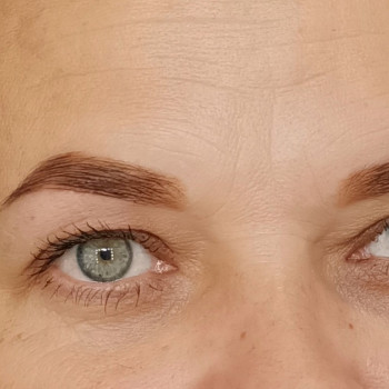 Корекція і фарбування брів
                    Визажист Катерина Львов