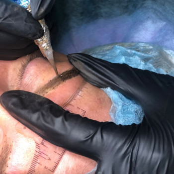 Пудрові брови перукарня Бровари