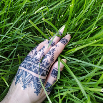 Тату женские на пальцах джагуа гелем, фото - Тату мастер Екатерина Шумбасова
