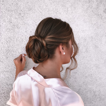 Весільна зачіска пучок низький, фото - Перукар-стиліст Валерія Капінос