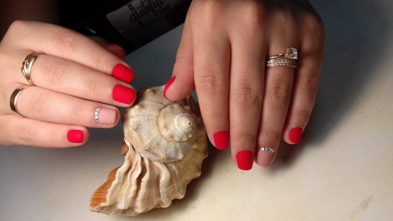 Однотонное покрытие гель-лаком, фото - Салон красоты Mariart в ТЦ Жовтень