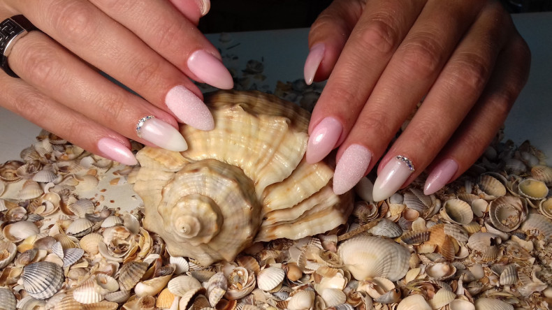 Однотонное покрытие гель-лаком, фото - Салон красоты Mariart в ТЦ Жовтень