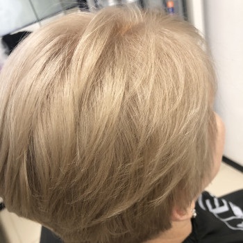 Стрижка волосся жіноча
                    Перукар-колорист Светлана Київ