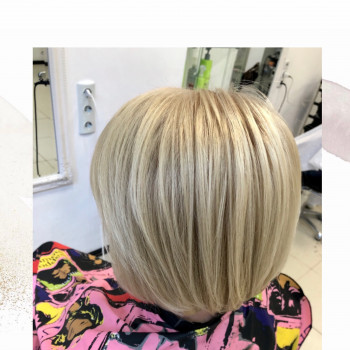 Стрижка волосся жіноча
                    Перукар-колорист Светлана Київ