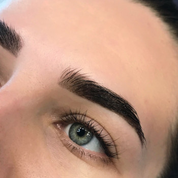 Моделирование и окрашивание бровей
                    Бровіст Яна Дніпро