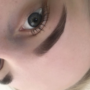 Моделирование и окрашивание бровей
                    Бровіст Яна Дніпро