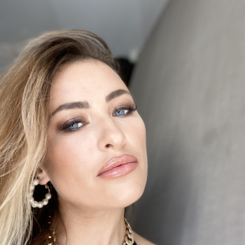 Полный образ (макияж+укладка)
                    Мастер маникюра Ирина Одесса