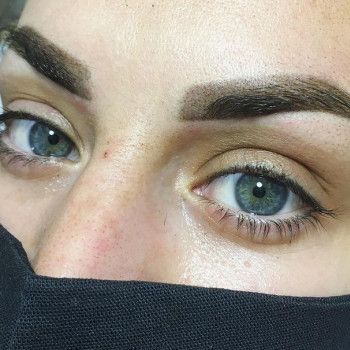 Пудровые бровки