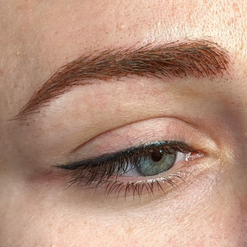 брови в волосковой технике