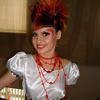 Стилизованный образ "Червона Рута"