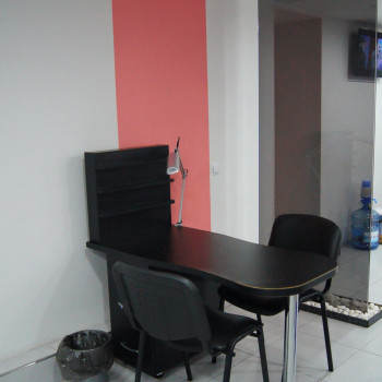 Маникюрный стол