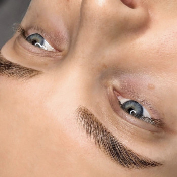 Долговременная укладка бровей
                    Візажист Юлия Одеса