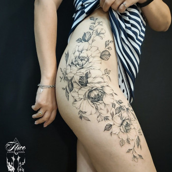 Тату цветы на бедре, фото - Тату мастер Илья Куликов
