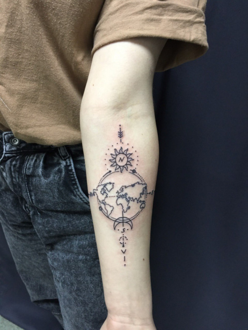 На передпліччі чорно-білі геометрія, фото - Тату салон Der Igel Tattoo