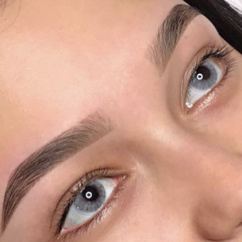 Долговременная укладка бровей
                    Візажист Юлия Одеса