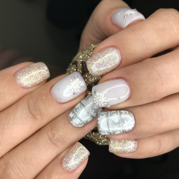 Манікюр на короткі нігті новорічний нюдовий, фото - Нігтьова студія IRIS beauty