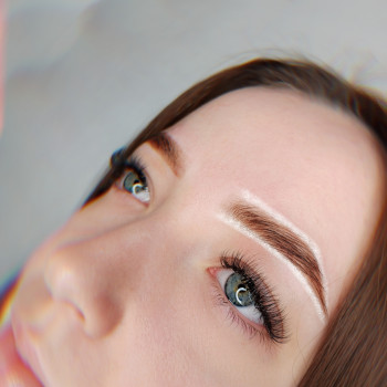 Моделювання та фарбування брів
                    Мастер перманентного макияжа Александра Кривой Рог