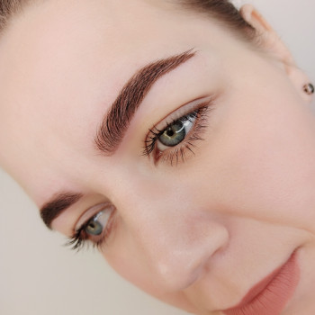 Моделювання та фарбування брів
                    Мастер перманентного макияжа Александра Кривой Рог