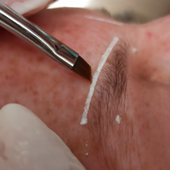 Моделювання та фарбування брів
                    Мастер перманентного макияжа Александра Кривой Рог