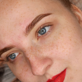 Моделювання та фарбування брів
                    Мастер перманентного макияжа Александра Кривой Рог