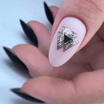 Геометрия на ногтях-прекрасная альтернатива френчу.