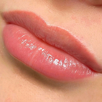 Перманентный макияж губ в акварельной технике