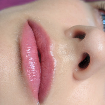 Акварельные губы Nude Blush
                    Мастер перманентного макияжа Лидия Киев