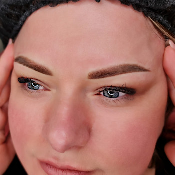 Перманентный макияж бровей